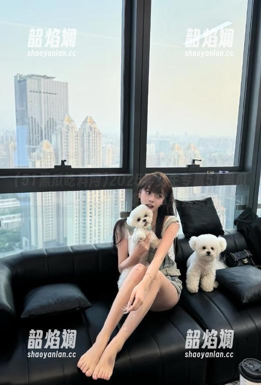 2025年女生专属51黑瓜吃料网入口资源，轻松掌握娱乐热点