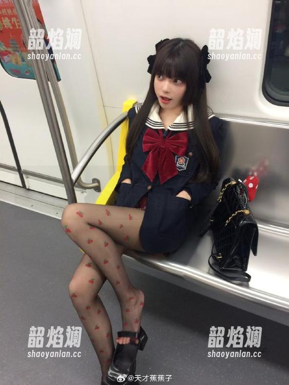 想第一时间吃瓜？ZZTT网址发布热门新闻不容错过！