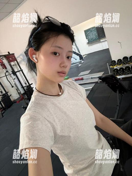 通过zztt.com网站吃瓜，追踪八卦永不迷路