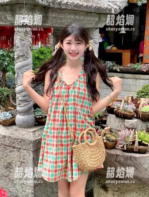 最新最热一起吃瓜网视频，妹子带你追不停