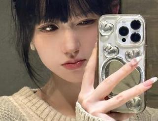 五一吃瓜官网带你掌握第一手瓜，妹子也忍不住点赞！