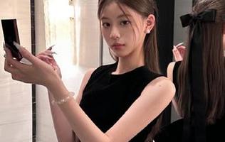 黑料爆料吃瓜网站网址入口揭秘，女生追热点必备工具！