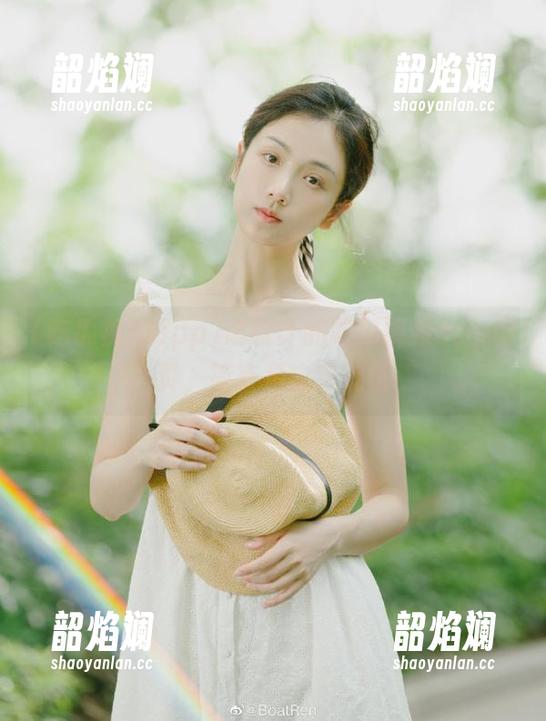 谁设计的吃瓜视频app网页，简直是灾难现场