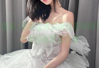 在明星黑料网站官网网页上,少女轻松吃瓜不停